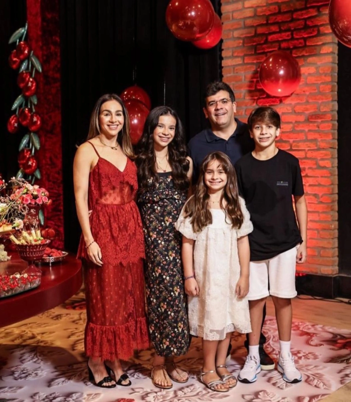 Governador Rafael Fonteles e Primeira-dama Isabel Fonteles no aviversário da filha