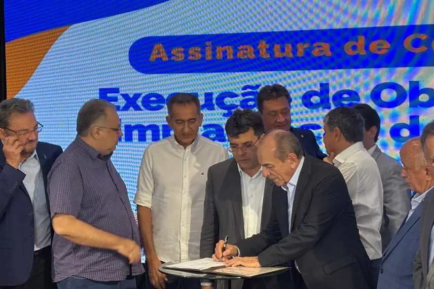 Governo do Piauí assina obra histórica de adutora que vai levar água para Jaicós