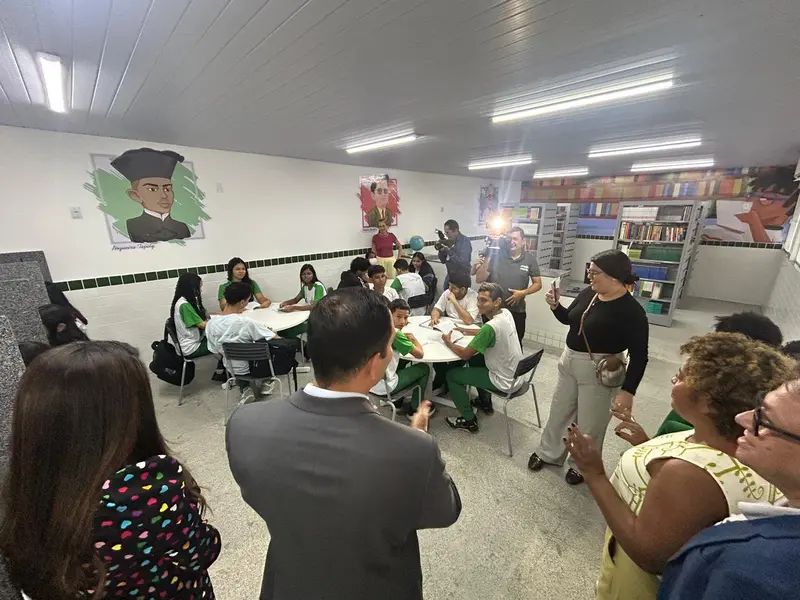 Governo do Piauí entrega escola reformada e modernizada na zona Norte de Teresina