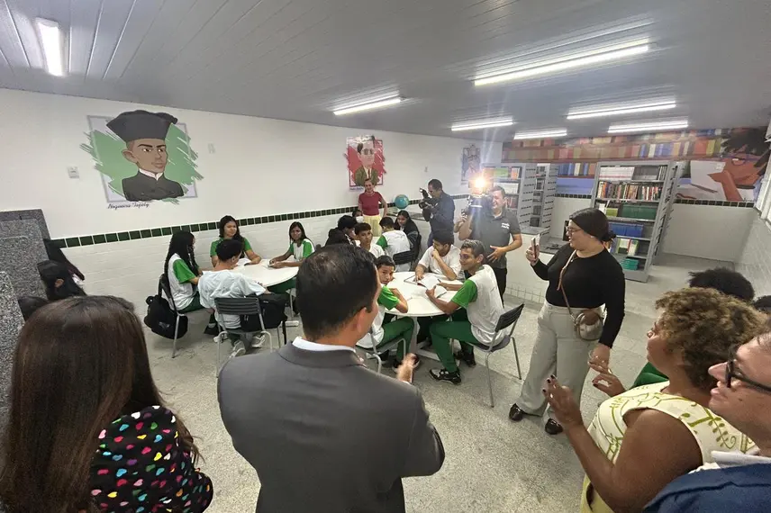Governo do Piauí entrega escola reformada e modernizada na zona Norte de Teresina