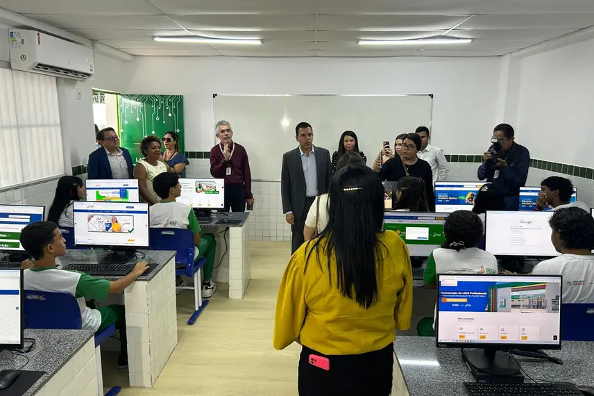 Governo do Piauí entrega escola reformada e modernizada na zona Norte de Teresina