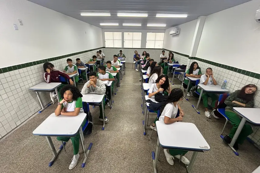 Governo do Piauí entrega escola reformada e modernizada na zona Norte de Teresina