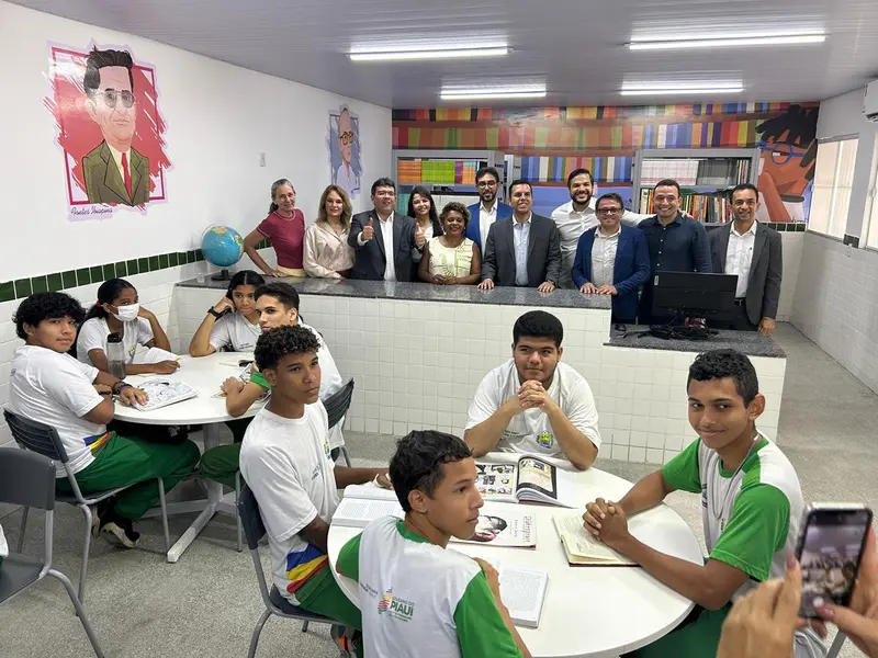 Governo do Piauí entrega escola reformada e modernizada na zona Norte de Teresina