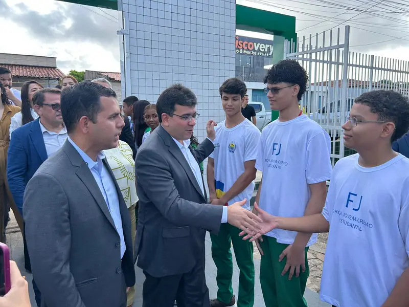 Governo do Piauí entrega escola reformada e modernizada na zona Norte de Teresina