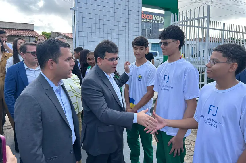 Governo do Piauí entrega escola reformada e modernizada na zona Norte de Teresina