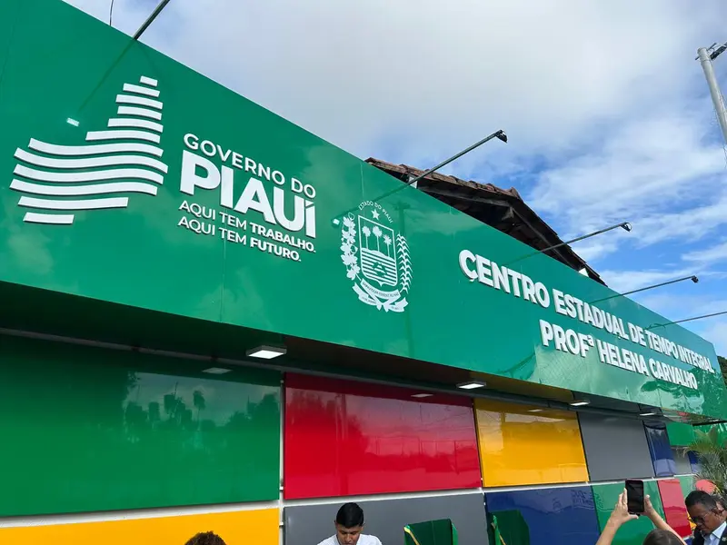 Governo do Piauí entrega escola reformada e modernizada na zona Norte de Teresina