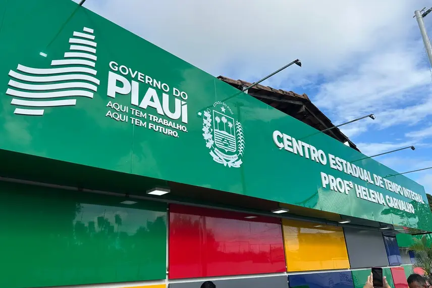 Governo do Piauí entrega escola reformada e modernizada na zona Norte de Teresina