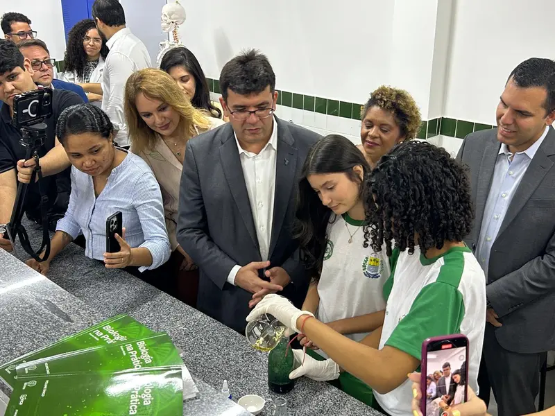 Governo do Piauí entrega escola reformada e modernizada na zona Norte de Teresina