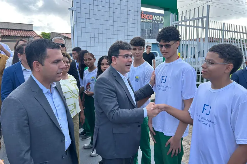 Governo do Piauí entrega escola reformada e modernizada na zona Norte de Teresina