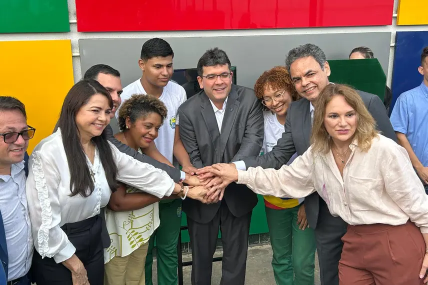 Governo do Piauí entrega escola reformada e modernizada na zona Norte de Teresina