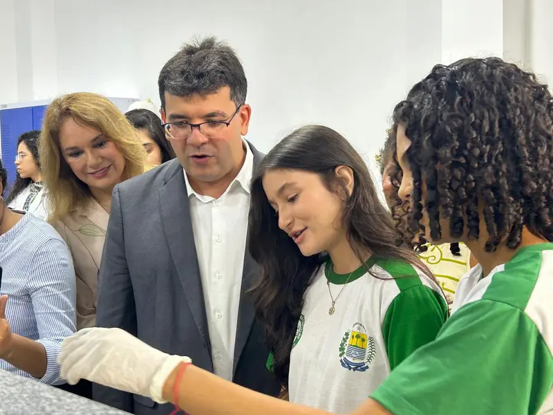 Governo do Piauí entrega escola reformada e modernizada na zona Norte de Teresina