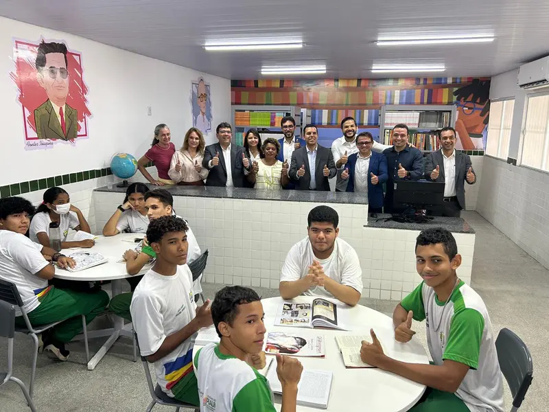 Governo do Piauí entrega escola reformada e modernizada na zona Norte de Teresina