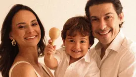 Grávidos, médicos Leticia Lux e Carlos Portela com o filho Cadu em ensaio especial (Foto: Instagram)