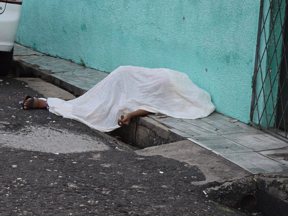 Homem é executado a tiros na porta da casa da namorada na zona Norte de Teresina