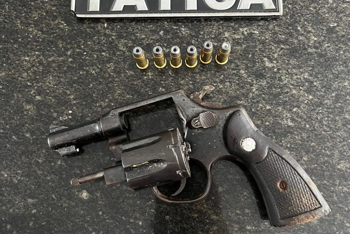 Homem é preso com revólver raspado após fuga em Campo Maior