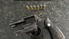 Homem é preso com revólver raspado após fuga em Campo Maior (Foto: Reprodução)