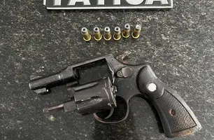 Homem é preso com revólver raspado após fuga em Campo Maior (Foto: Reprodução)