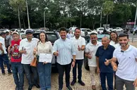 Hugo Napoleão recebe van e carros zero para reforçar assistência social