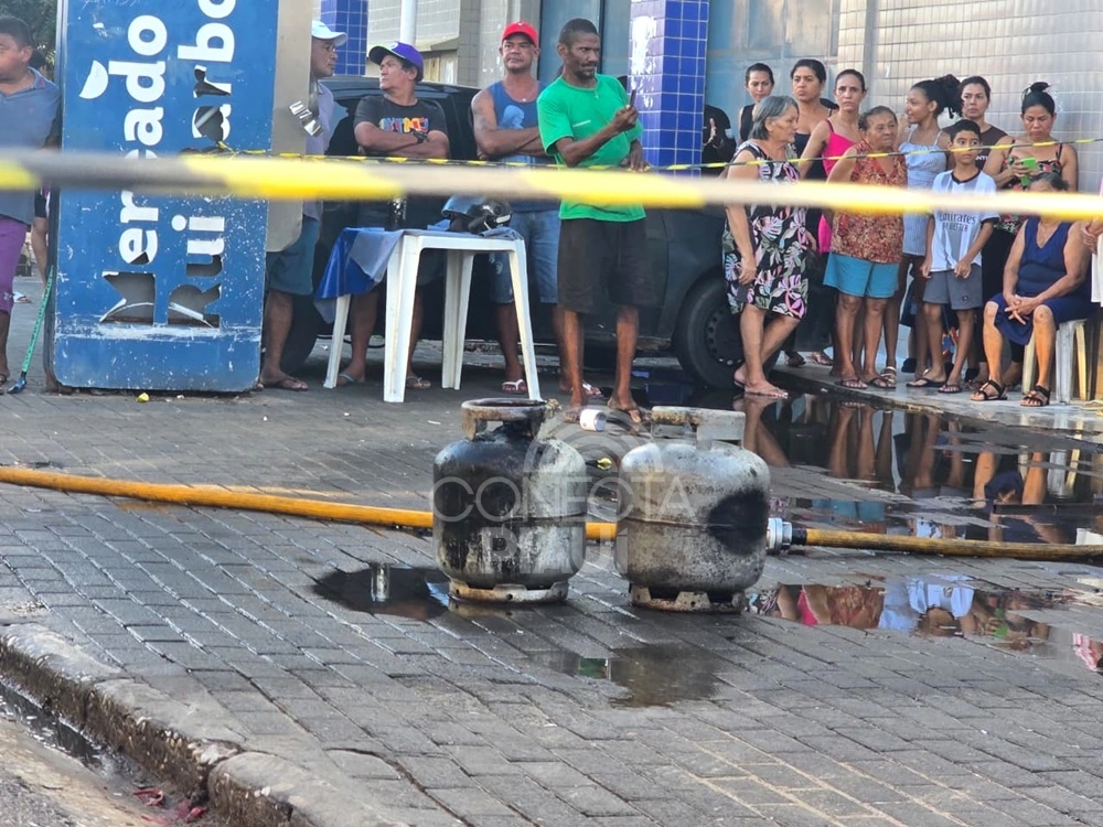 Incêndio destrói box no mercado do bairro São Joaquim, na zona Norte de Teresina