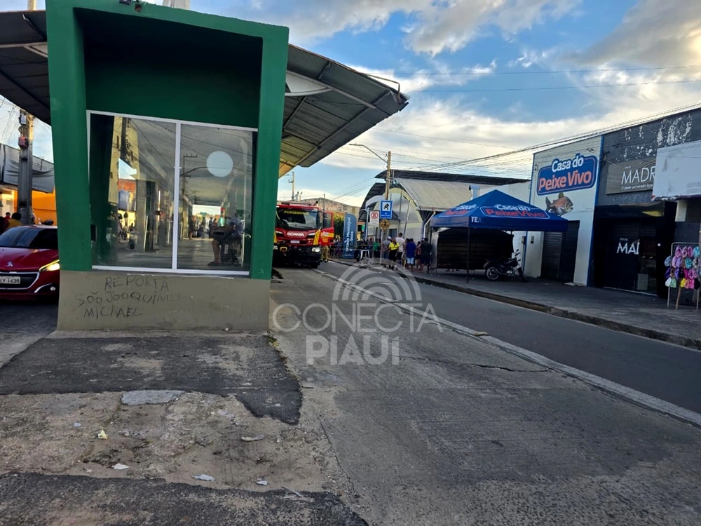 Incêndio destrói box no mercado do bairro São Joaquim, na zona Norte de Teresina