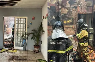 Incêndio destrói móveis e equipamentos em residência na zona Sul de Teresina (Foto: Reprodução)