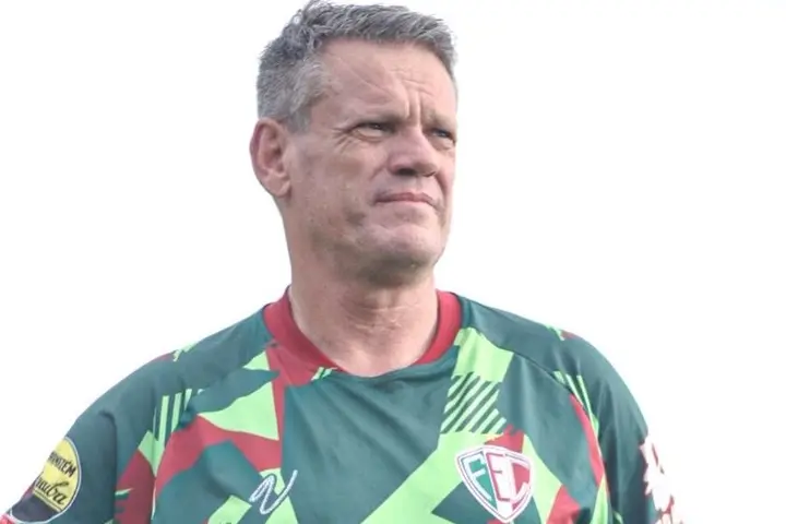Ito Roque, técnico do Fluminense-PI