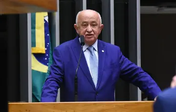 Júlio César destina R$ 455 milhões em emendas para municípios do Piauí