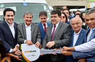 Júlio César reforça municipalismo com entrega de 36 veículos em Teresina (Foto: Reprodução)