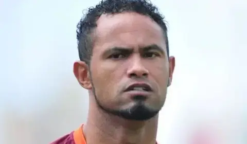 Justiça determina retorno de goleiro Bruno à prisão após descumprimento de regra