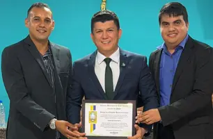 Luís Correia concede título de cidadania ao deputado Rubens Vieira (Foto: Reprodução)