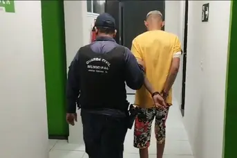 'Magrão' é preso após apedrejar casa de tia com câncer em José de Freitas