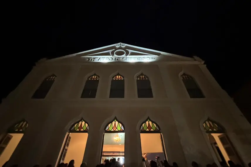 Marcelo Serrado apresenta peça Terapia pela primeira vez em Teresina