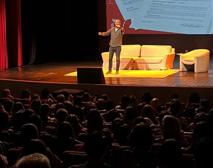 Marcelo Serrado apresenta peça Terapia pela primeira vez em Teresina