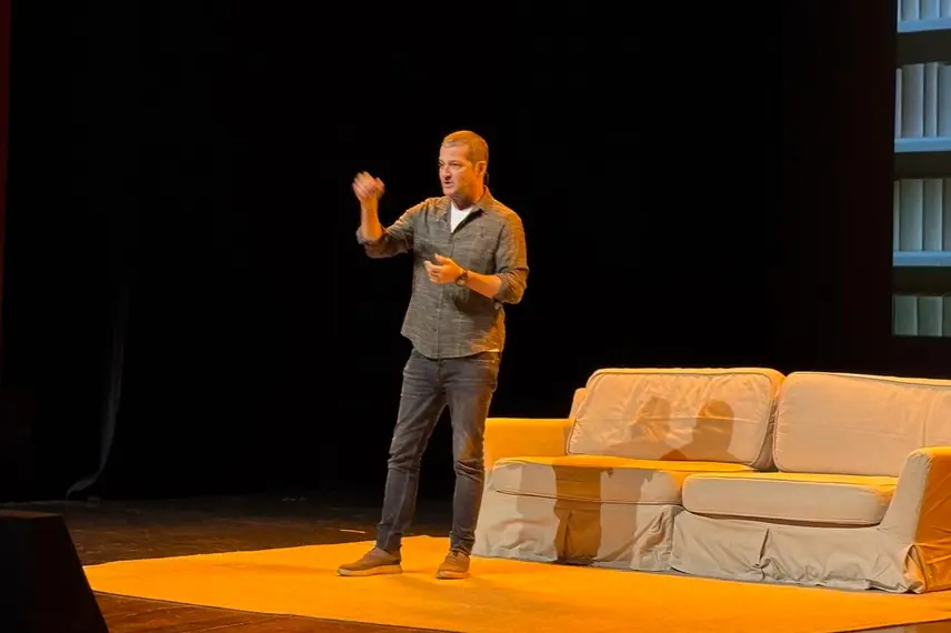Marcelo Serrado apresenta peça Terapia pela primeira vez em Teresina