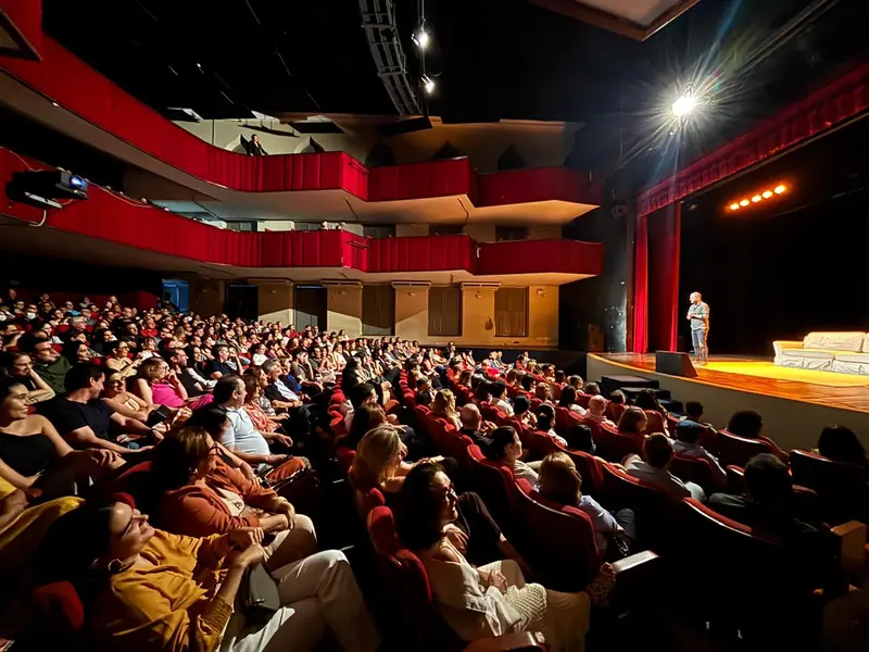 Marcelo Serrado apresenta peça Terapia pela primeira vez em Teresina