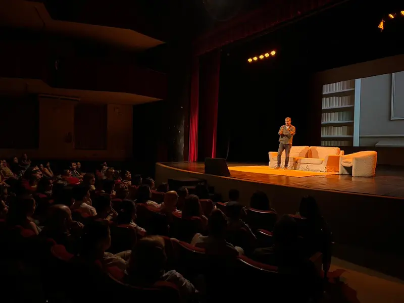 Marcelo Serrado apresenta peça Terapia pela primeira vez em Teresina
