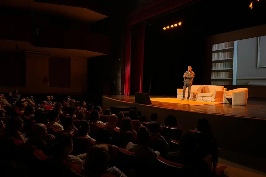 Marcelo Serrado apresenta peça Terapia pela primeira vez em Teresina