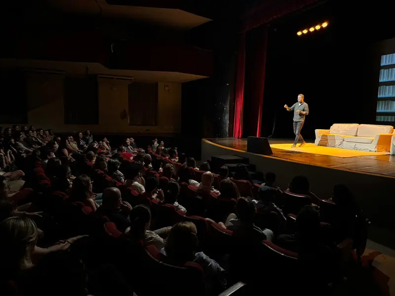 Marcelo Serrado apresenta peça Terapia pela primeira vez em Teresina
