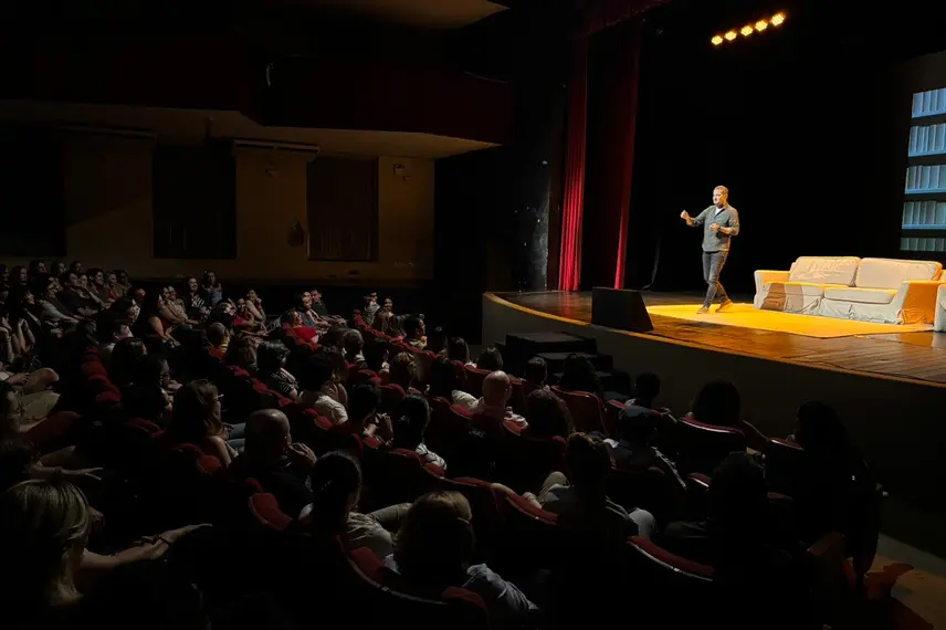Marcelo Serrado apresenta peça Terapia pela primeira vez em Teresina