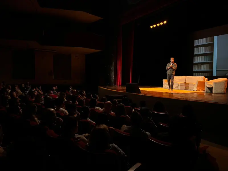 Marcelo Serrado apresenta peça Terapia pela primeira vez em Teresina