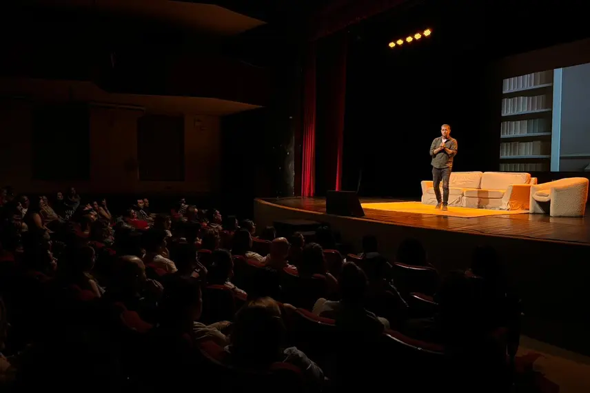 Marcelo Serrado apresenta peça Terapia pela primeira vez em Teresina
