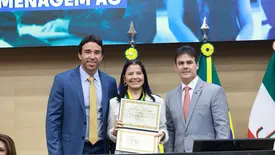 Marden Menezes homenageia Íris Moreira na Alepi pelo Dia da Mulher (Foto: Reprodução)