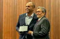 Médico Neurocirurgião Benjamim Pessoa Vale recebe homenagem durante Congresso