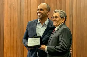 Médico Neurocirurgião Benjamim Pessoa Vale recebe homenagem durante Congresso (Foto: Instagram)