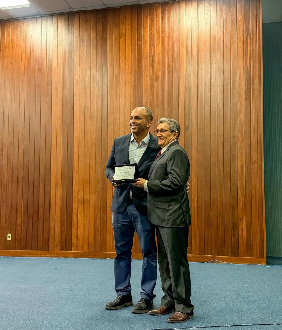 Médico Neurocirurgião Benjamim Pessoa Vale recebe homenagem durante Congresso