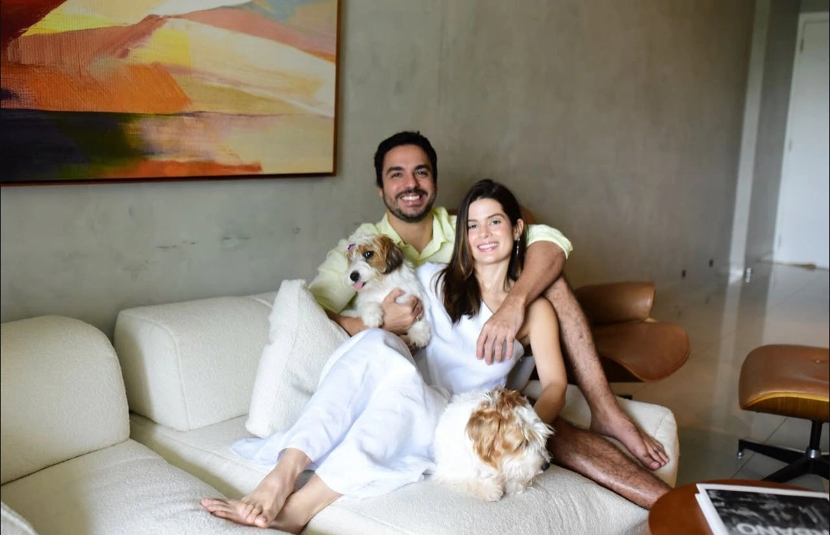 Médicos  Eugenio Modesto e Illana Silveira sobrem ao altar em noite de luxo