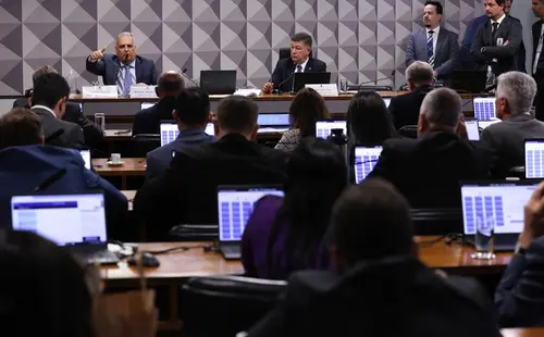 Mendonça proíbe CPMI do INSS de acessar dados de Vorcaro em sala-cofre