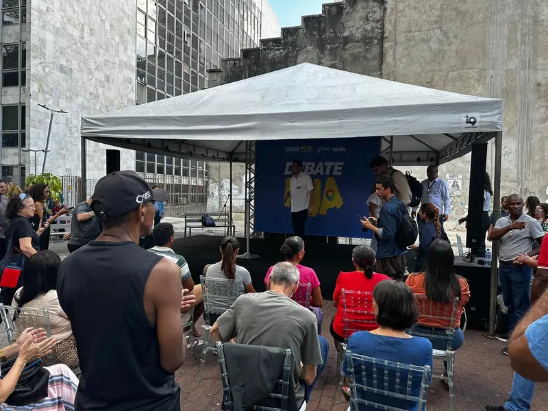Ministro Boulos participa de debate na rua e defende fim da escala 6x1 em Teresina