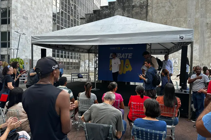 Ministro Boulos participa de debate na rua e defende fim da escala 6x1 em Teresina