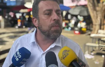 Ministro Boulos participa de debate na rua e defende fim da escala 6x1 em Teresina